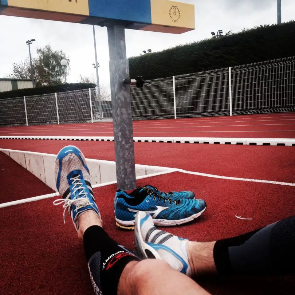 Courir le 3000m steeple c’est 35 barrières à sauter un 3000m steeple, en pointes sur la piste de running