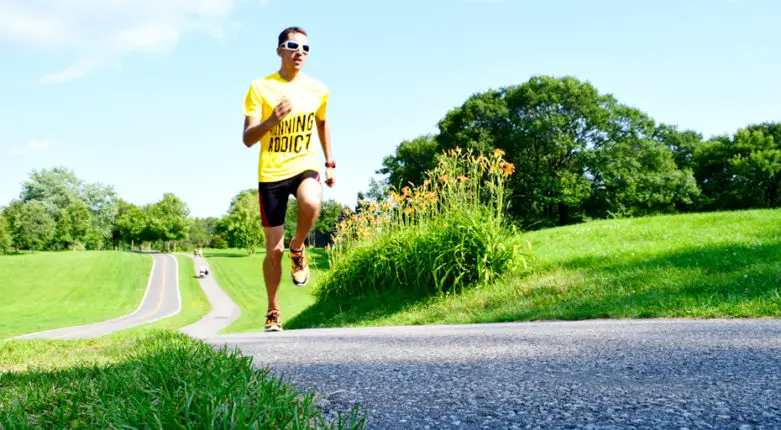dans les accessoires running indispensables il y a les lunettes de soleil 