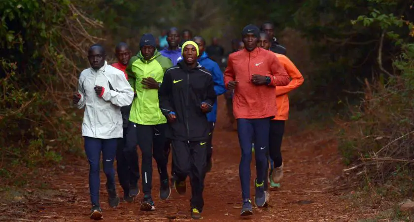 entraînement marathon kenyan : l'entraînement en groupe d'eliud kipchoge au kenya