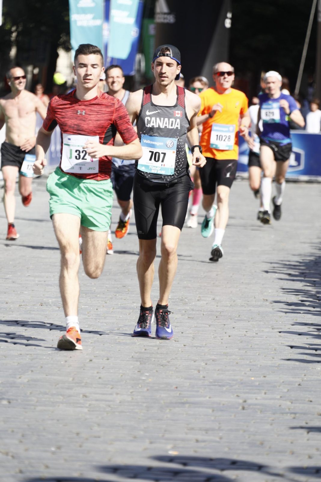 Gilet De Course RunCzech Marathon - Taille Grande - Bleu - 'All Runners Are Beautiful'