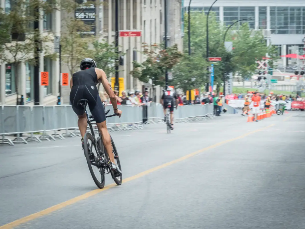 Combinaison trifonction Skins DNAmic : de la compression pour la course