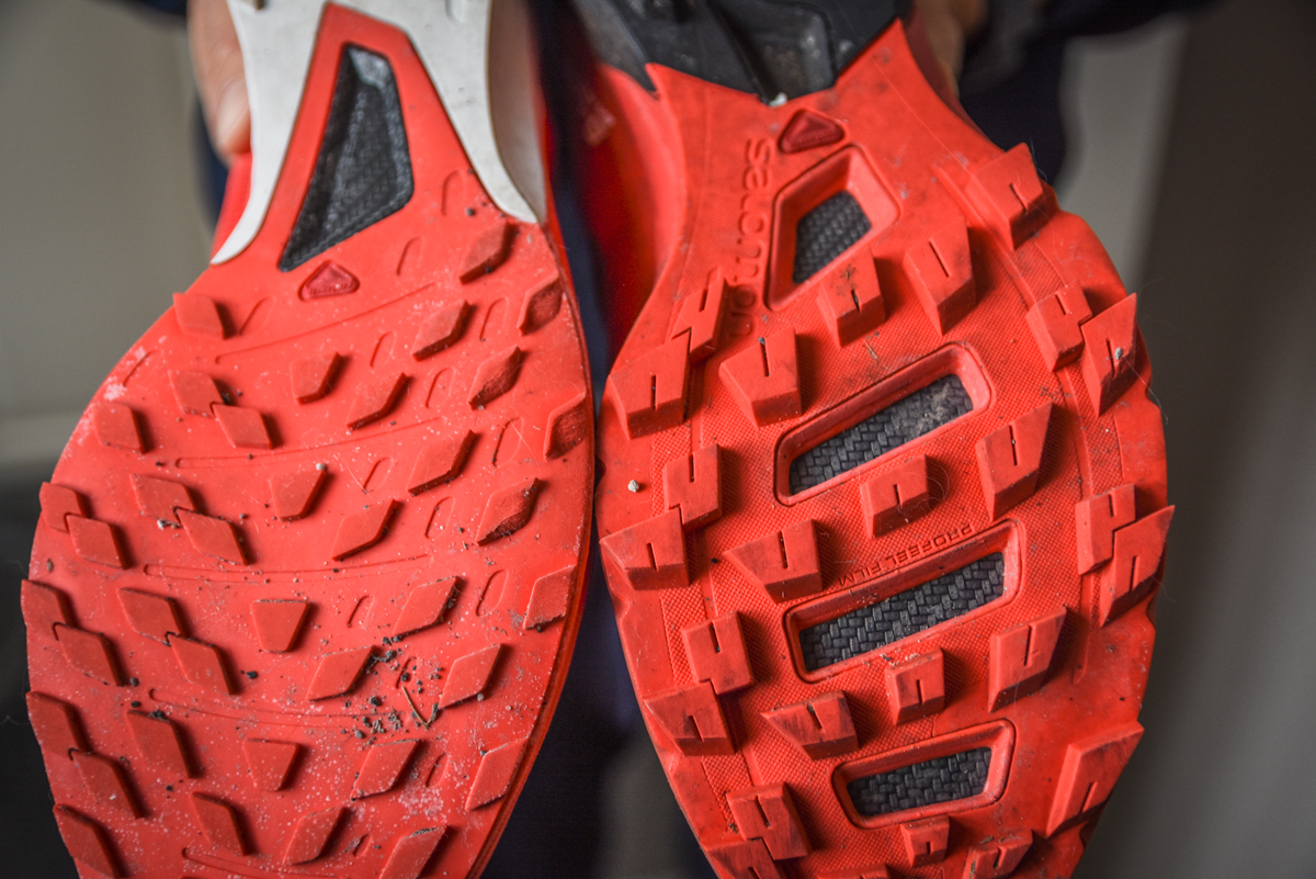 comparaison de la semelle de la salomon s-lab-sense 7 en version classique et soft ground