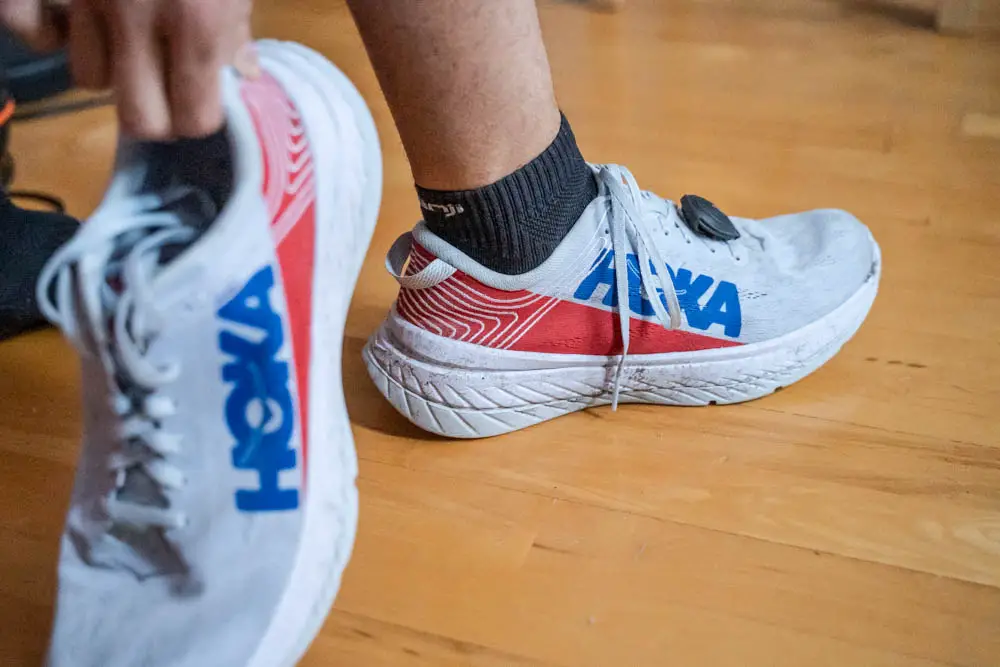 Hoka Carbon X : LA chaussure à plaque carbone des amateurs ?