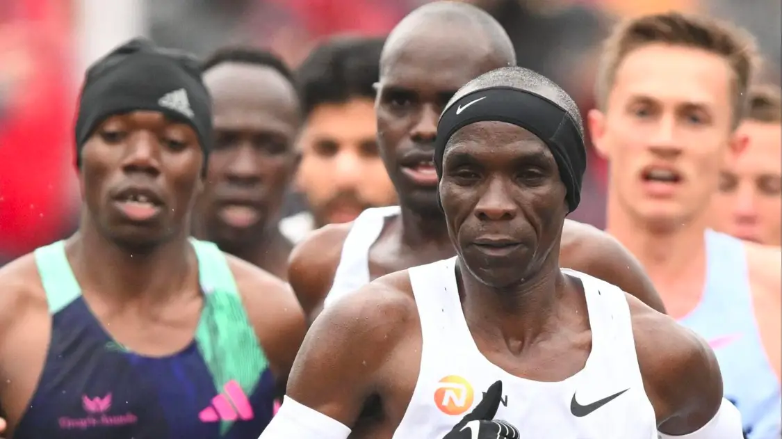 Kipchoge-sur-la-fin-mais-successeur-est la-kipchoge-boston-2023