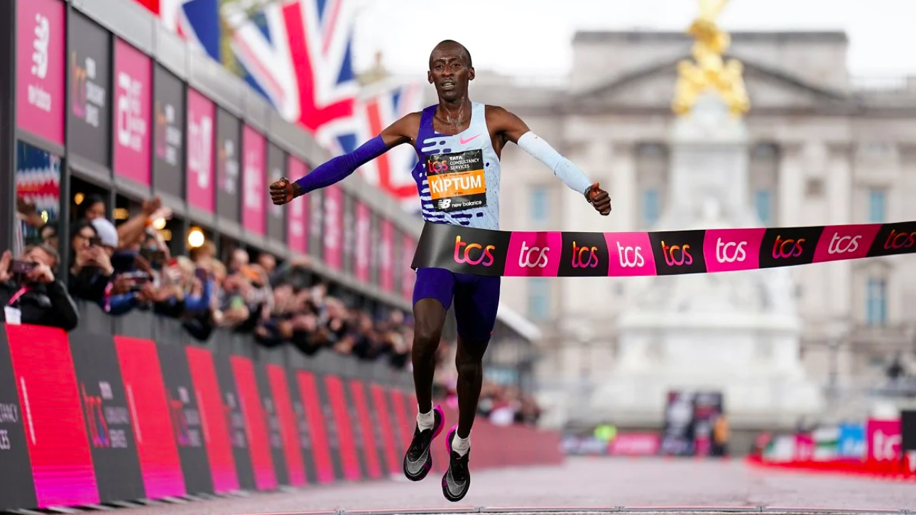 Kipchoge-sur-la-fin-mais-son-successeur-est-la-kiptum